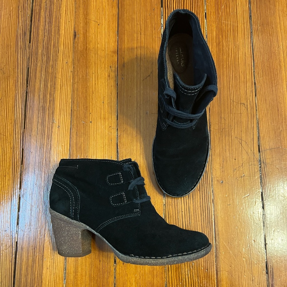 CLARKS Carleta Lyon Black Suede Lace Up‎ Booties Size 6